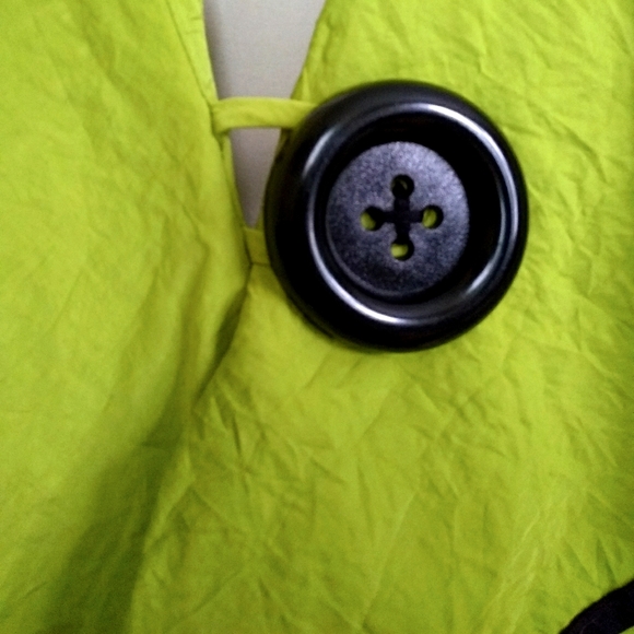 Vintage chartreuse jacket. With oversized button. - Picture 2 of 8